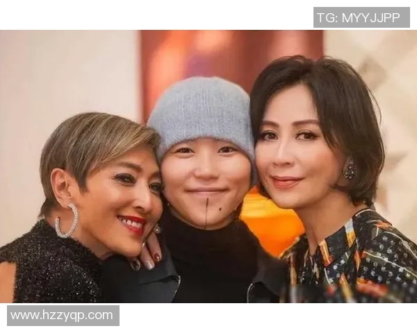 突然抱住足球明星，粉丝狂欢瞬间引爆社交媒体热议